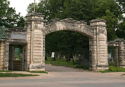 Dedication Plaque on the Union Soldiers Archway at Sunset Cemetary.